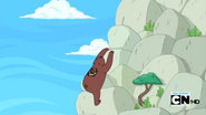 S4e7 bear climbing a mountain