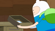 S9e2 Finn looking in empty drawer