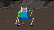 S2e4 Finndropball.png (451 КБ) Финн пытается сыграть в дропбол