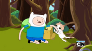 Finn shaking boxprince S5E37