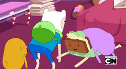 S5 e25 Delivery guy tackled by LSP.PNG