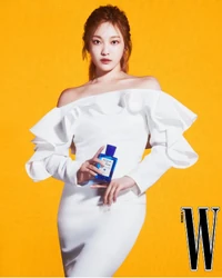 Ningning W Korea December 2021.jpeg (169 KB) December 2021 No.2