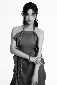 Ningning X Givenchy.jpg (57 KB)