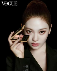 Ningning Vogue Korea May 2023 1.jpeg (207 KB)