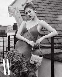 Ningning W Korea December 2022 2.jpeg (229 KB) December 2022 No.2