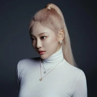 Ningning X Chopard 3.jpeg (87 KB)