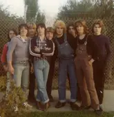 Sharpies-an-australian-subculture-approx-1970s-v0-kye74t820cwd1.webp (43 KB)