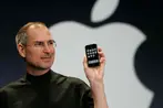 Newspress-collage-25288920-1673246153542.webp (50 KB) Steve Jobs revealing the iPhone at MacWorld (2007)