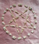 F6941b1f23a36e04c2e382eafaf93f31.jpg (27 KB) 许多牙齿摆成了五角星型。