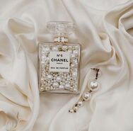 Chanel-pearls-earring