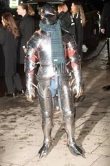 Knight with scarf.jpg (10 KB)