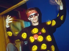 Ravefashion973731smiley.jpg (31 KB)