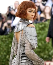 Medieval fashion pic.jpg (120 KB)