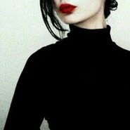 Black-red-lip-femme