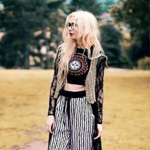 Hippie Aesthetics Wiki Fandom From pj harvey to johnny depp, we're surrounded by aesthetic grunge clothing icons. hippie aesthetics wiki fandom