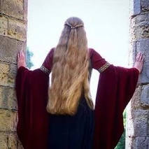 Medieval girl.jpg (12 KB)