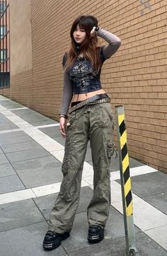y2k aesthetic  2000s fashion outfits, Y2k fashion street styles