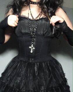 15 Goth Outfit Ideas for a Dark & Romantic Look