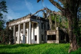 0a77f05b-c0ad-479d-a9c0-a69e35f21f0a-abandoned-homes-america-dicksonia-plantation-alabama-3.jpg (139 KB)