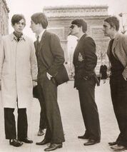 Minets pose at the Arc de Triomphe in May 1963. Photo by Jean-Louis Seigner.
