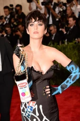 LOLcore1.jpeg (44 KB) Katy Perry wearing Moschino-branded clothing.