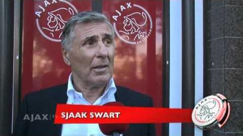 Sjaak Swart bestuurt Ajax-tram