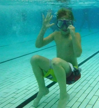 Donovan waves underwater.