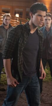Twilight-breaking-dawn-part-1-movie-image-taylor-lautner-02