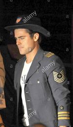 Zac-efron-dressed-in-a-confederate-soldier-uniform-while-filming-a-E30JYN