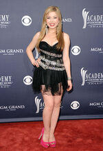 Jennette McCurdy Clothes cOYOi4XPCKHl
