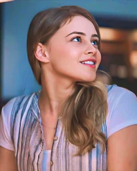 Tessa Portrait4.jpg (138 KB)