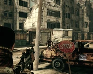 Один із трупів на вулиці.