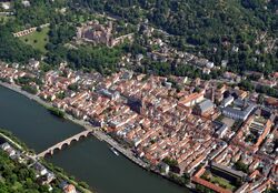Heidelberg Altstadt Schloss Luftbild.jpg
