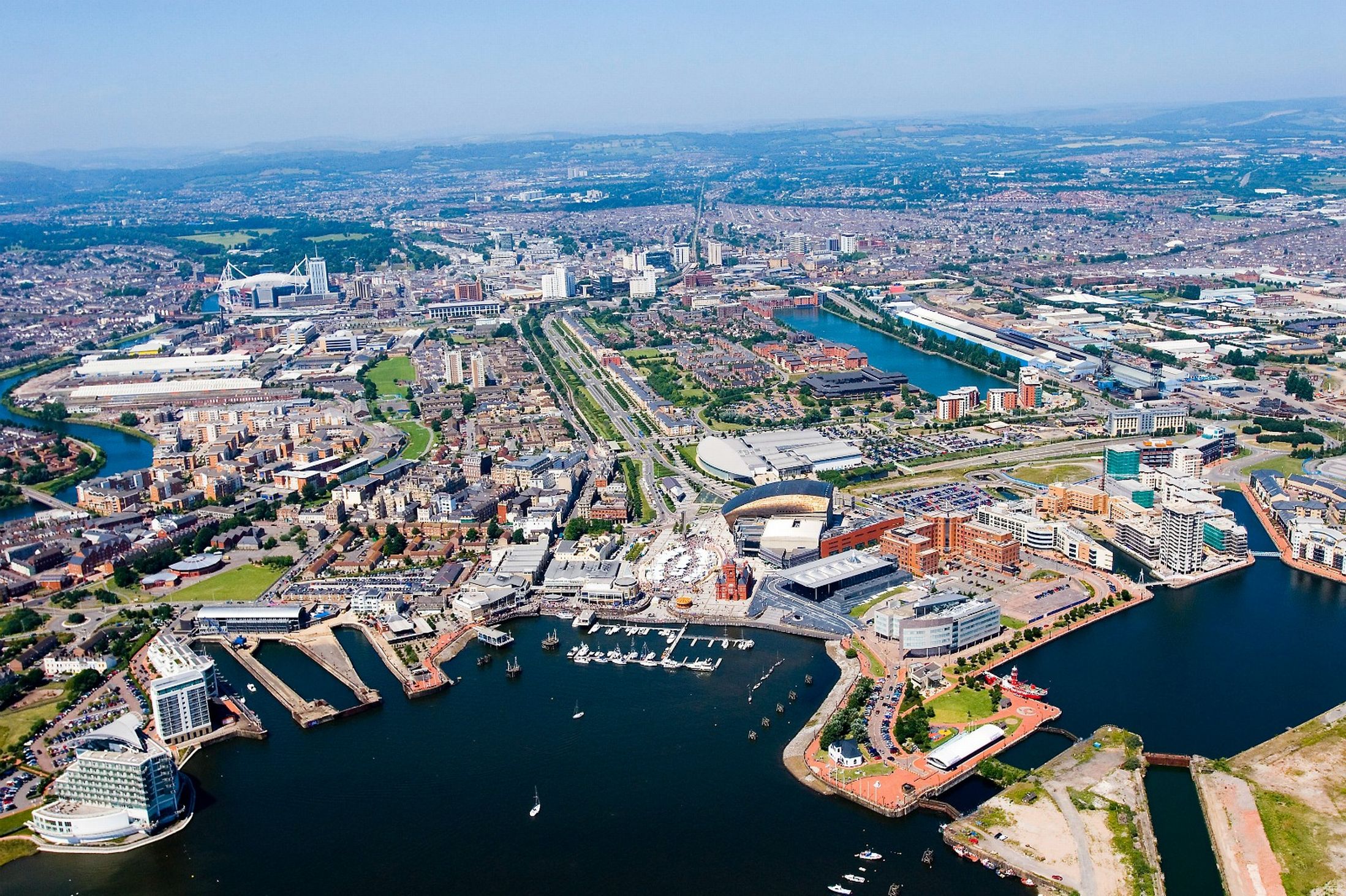 File:Cardiff Bay at Night.jpg - Wikimedia Commons