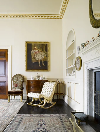 A room in Greenway. Note the painting of a young Agatha