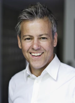 Rupert Graves