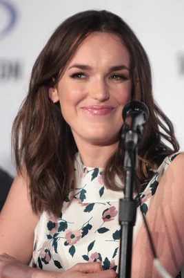 Elizabeth Henstridge