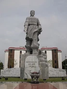 A statue of Lê Lợi in front of the Municipal Hall of Thanh Hóa Province
