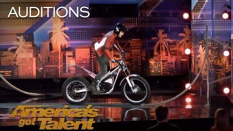 Kenny Thomas Daredevil Motorcyclist Terrifies Howie Mandel - America's Got Talent 2018-1