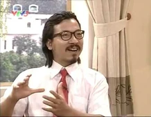 MC Đinh Tiến Dũng trong buổi ghi hình Hỏi xoáy đáp xoay