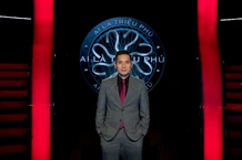 MC Nguyễn Quốc Khánh trong buổi ghi hình Ai là triệu phú