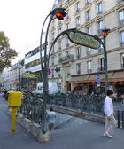 Édicule Guimard - station Colonel Fabien