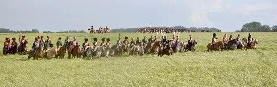 Échantillon de la cavalerie de la  lors d'une  de la  : hussards, chasseurs à cheval, chevau-légers lanciers, grenadiers, dragons.