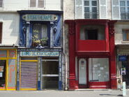 Façades de magasins dans la rue