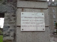 Plaque commémorative du 2e régiment d'infanterie, présent depuis 1873 jusqu'à 1920.