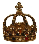 Couronne Louis XV.jpg (234 kio) La couronne de Louis XV est fermée, à l'imitation de celle des empereurs.