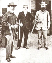 Les trois médaillés en fosse olympique aux  : ,  et Justinien Clary