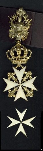 Croix de chevalier d'honneur et de dévotion (en haut) Croix de chevalier profès (en bas)