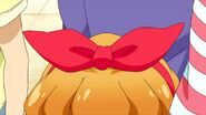 Aoi saw a very, very familiar ribbon to her.