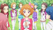 Akari surrounded by many girls.